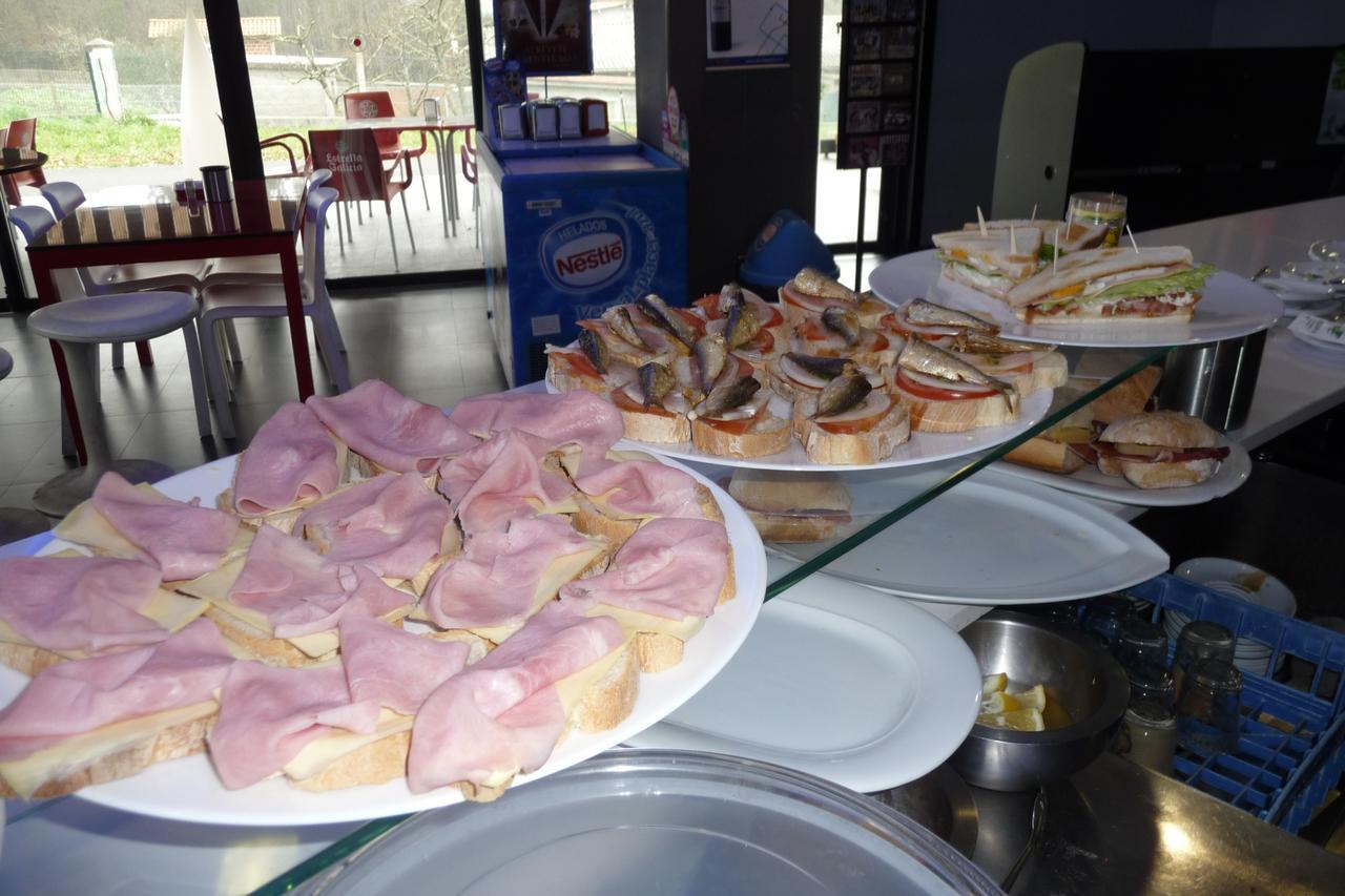 Pension Restaurante "O Retiro " Arzúa Exteriör bild